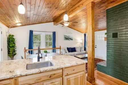 Harpers Ferry Cabin Hot Tub, Deck, Fire Pit, Wifi Eksteriør bilde